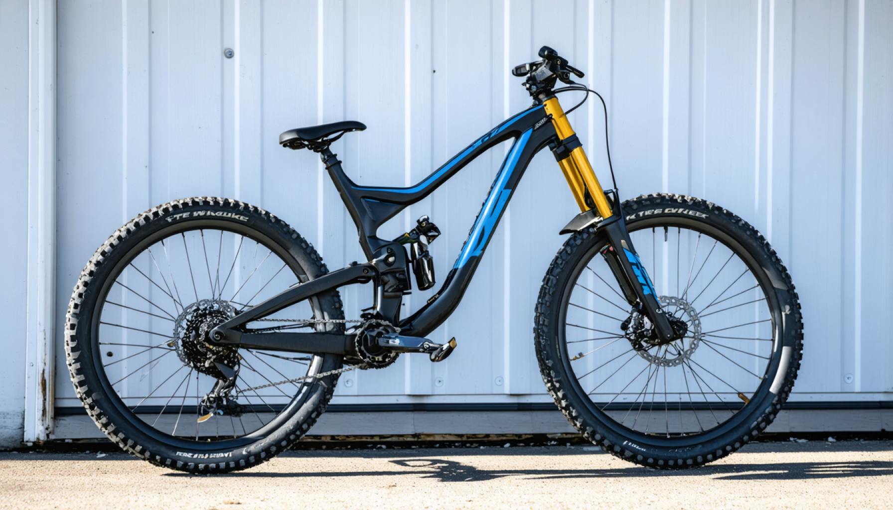 Trek Fuel EX: A Trailblazer’s Dream, Crafted for Ultimate Customization